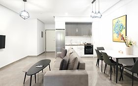 Cozy Home With Cooking Near Tram